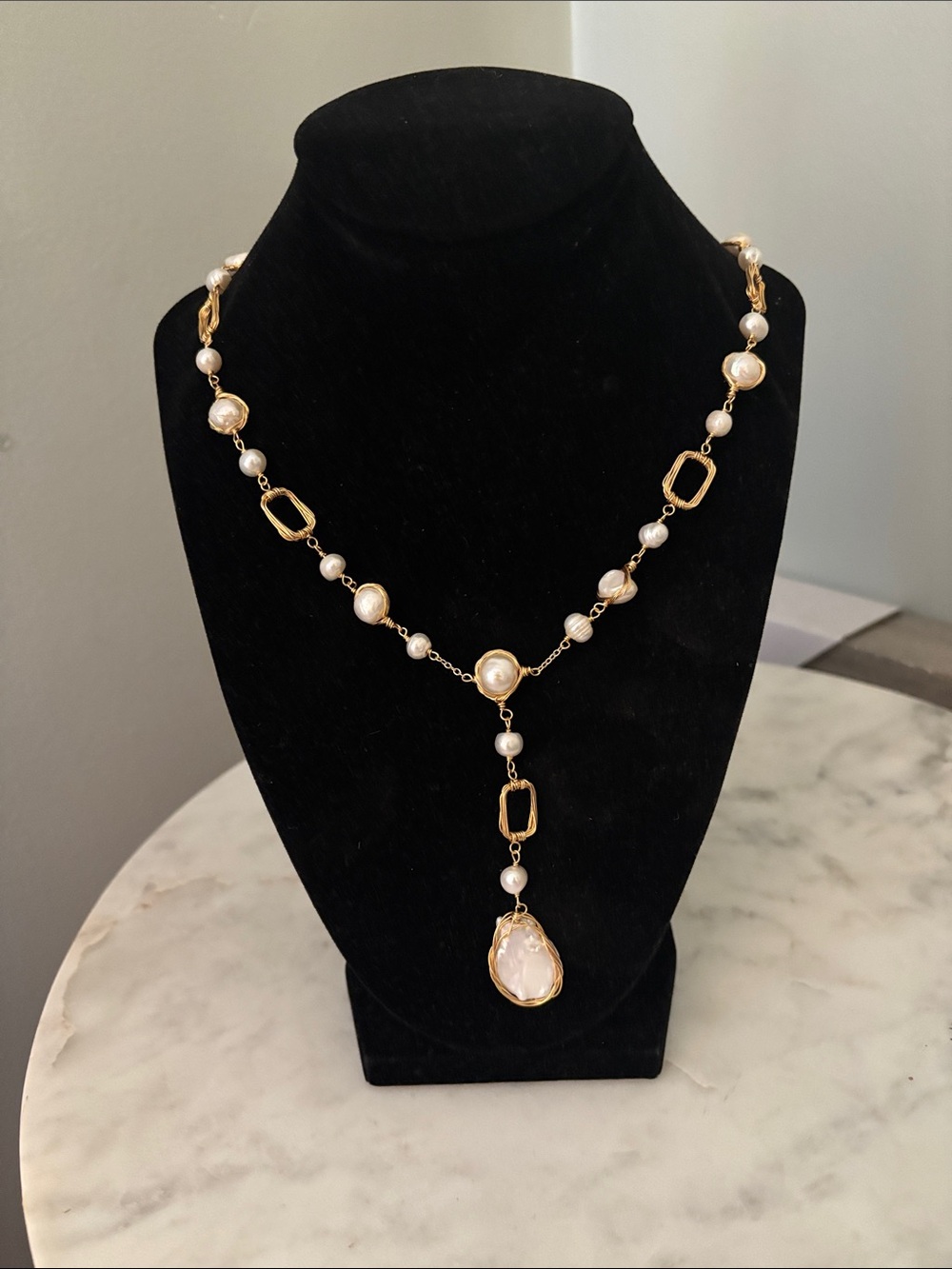 LA MENO Baroque Pearl Pendant Necklace